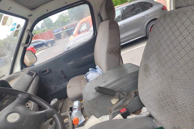 Used Jinbei Hiace 2016 2.0L Express Series Standard Version V19 Left Front Seat