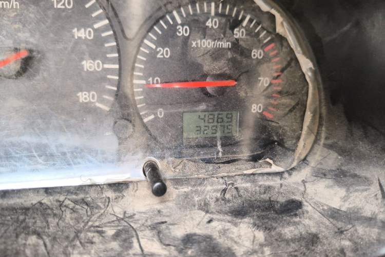 Used Jinbei Hiace 2016 2.0L Express Series Standard Version V19 Odometer Close Up