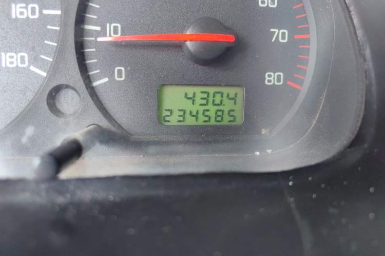 Used Jinbei Hiace 2016 2.2L Express Van Version V22 Odometer Close Up