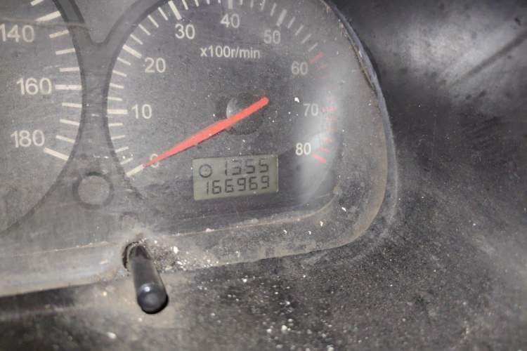 Used Jinbei Hiace 2016 2.0L Express Series Standard Version V19 Odometer Close Up