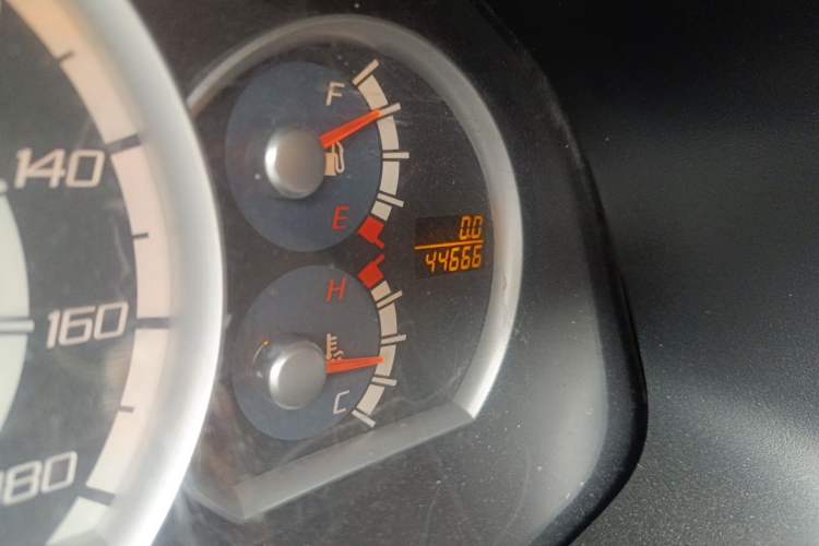 Used Jinbei Hiace 2016 2.4L Da Hai Shi W Standard Edition Odometer Close Up