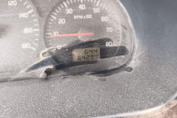 Used Jinbei Hiace 2016 2.0L Express Series Standard Version V19 Odometer Close Up