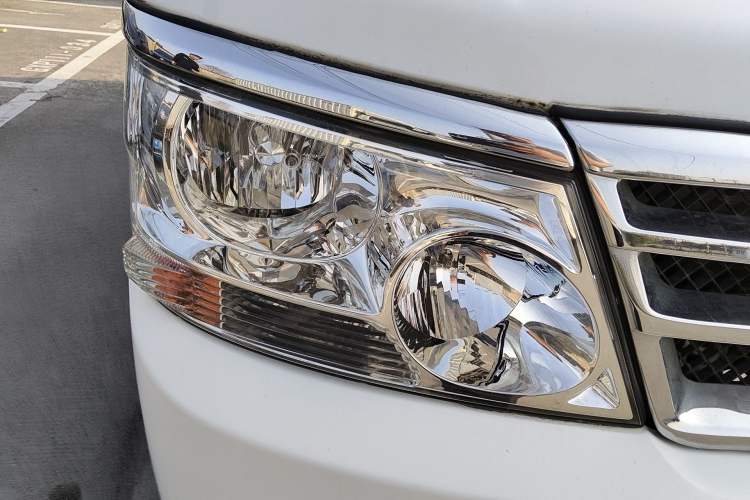 Used Jinbei Hiace 2016 2.0L Express Series Standard Version V19 Right Front Headlight