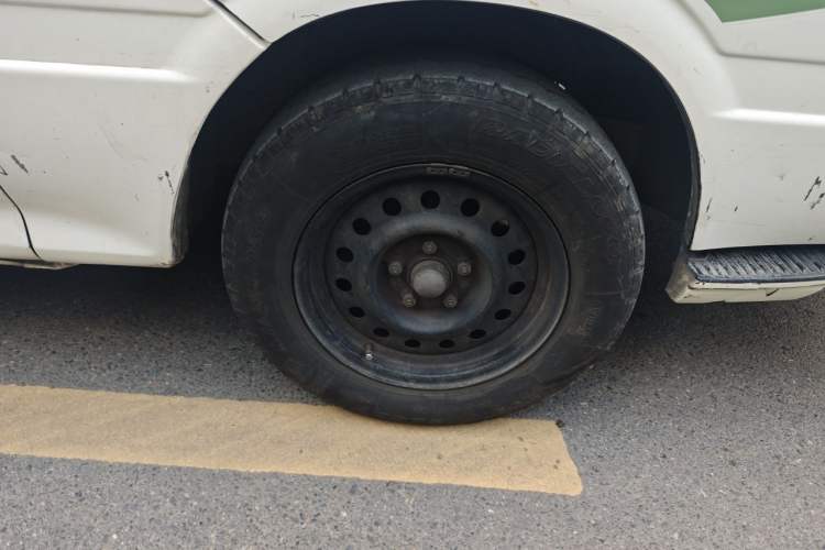 Used Jinbei Hiace 2016 2.0L Express Series Standard Version V19 Right Front Wheel Hub