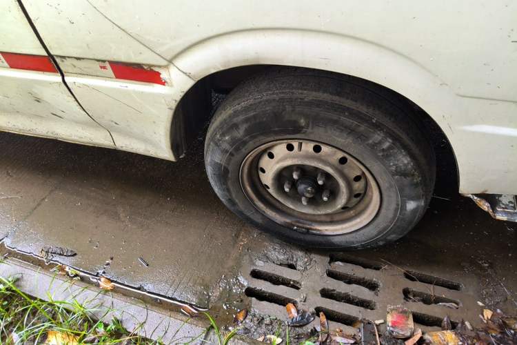 Used Jinbei Hiace 2016 2.0L Express Series Standard Version V19 Right Front Wheel Hub