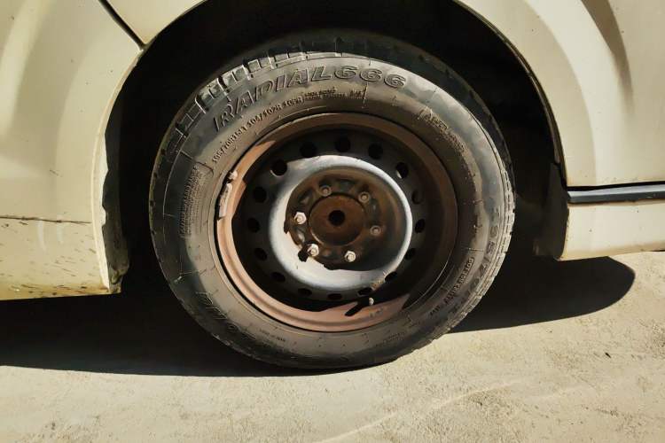 Used Jinbei Hiace 2016 2.2L Luxury Version V22 Right Front Wheel Hub