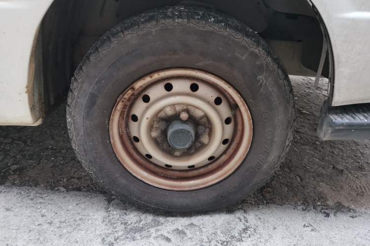 Used Jinbei Hiace 2016 2.0L Express Series Standard Version V19 Right Front Wheel Hub