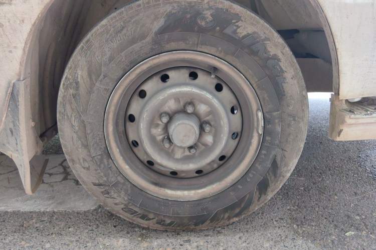 Used Jinbei Hiace 2016 2.2L Express Van Version V22 Right Front Wheel Hub