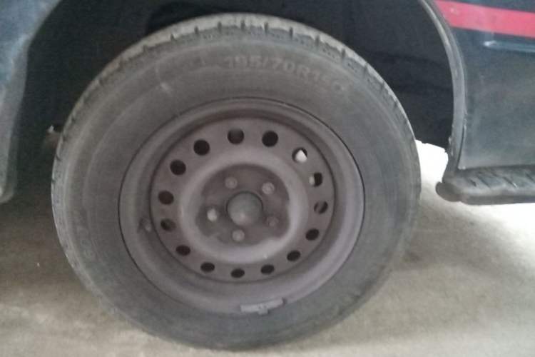 Used Jinbei Hiace 2016 2.4L Da Hai Shi W Standard Edition Right Front Wheel Hub