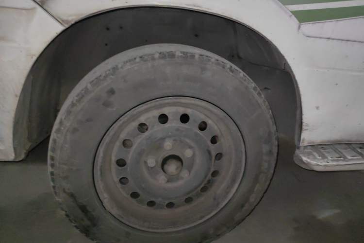 Used Jinbei Hiace 2016 2.0L Express Series Standard Version V19 Right Front Wheel Hub