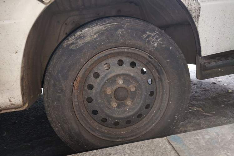 Used Jinbei Hiace 2016 2.0L Express Series Standard Version V19 Right Front Wheel Hub