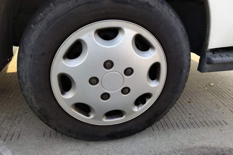 Used Jinbei Hiace 2016 2.0L Express Series Standard Version V19 Right Front Wheel Hub