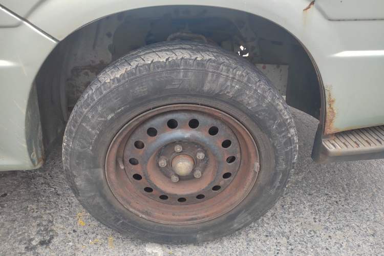 Used Jinbei Hiace 2016 2.0L Express Series Standard Version V19 Right Front Wheel Hub