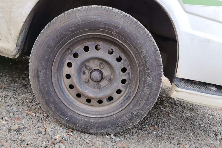 Used Jinbei Hiace 2016 2.0L Express Series Standard Version V19 Right Front Wheel Hub