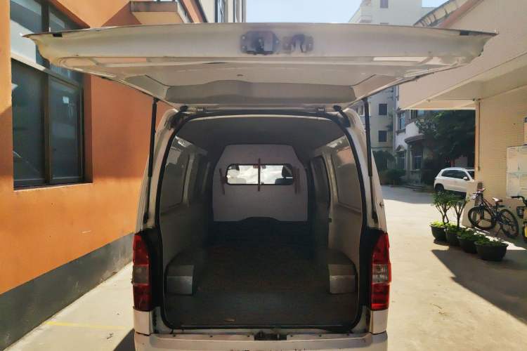 Used Jinbei Hiace 2016 2.2L Luxury Version V22 Trunk