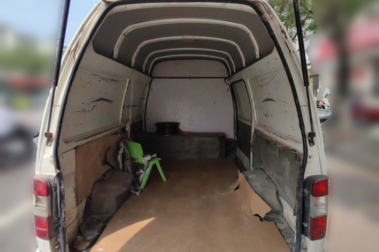 Used Jinbei Hiace 2016 2.2L Express Van Version V22 Trunk