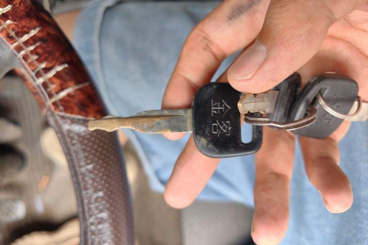 Used Jinbei Hiace 2016 2.2L Express Van Version V22 Vehicle Key
