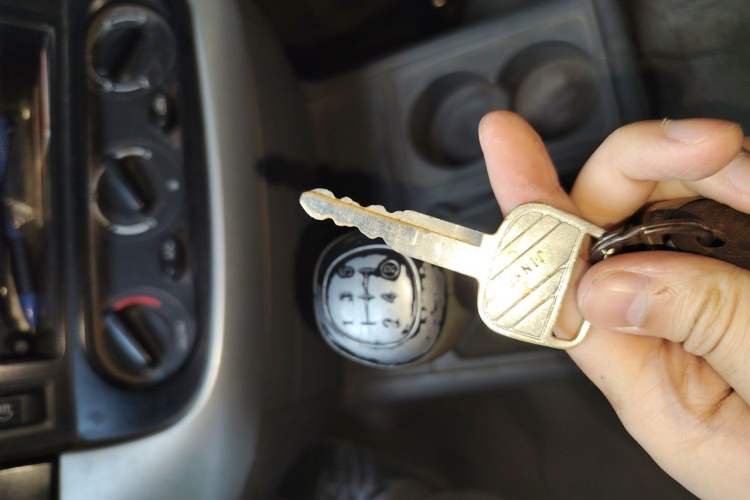 Used Jinbei Hiace 2016 2.0L Express Series Standard Version V19 Vehicle Key