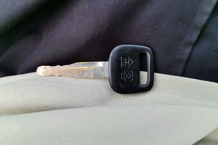 Used Jinbei Hiace 2016 2.0L Express Series Standard Version V19 Vehicle Key