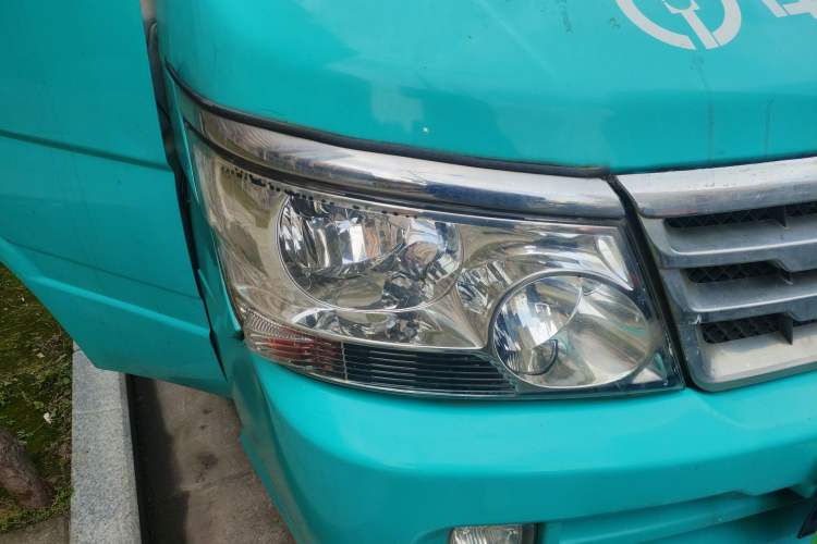 Used Jinbei Hiace 2018 2.0L Fifth-Generation Kuaiyun Standard Version Standard Roof 6 Seats V19S Right Front Headlight