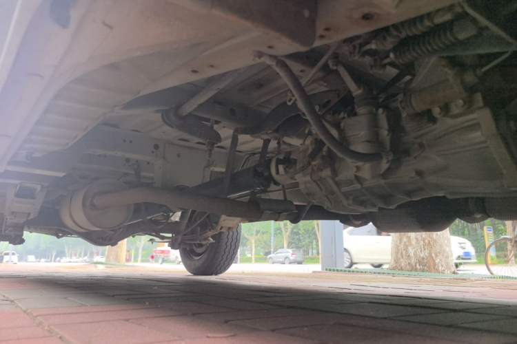 Used Jinbei Hiace 2018 2.0L Fifth-Generation Express Deluxe Extended High-Roof 6-Seater V19S Chassis Front Right