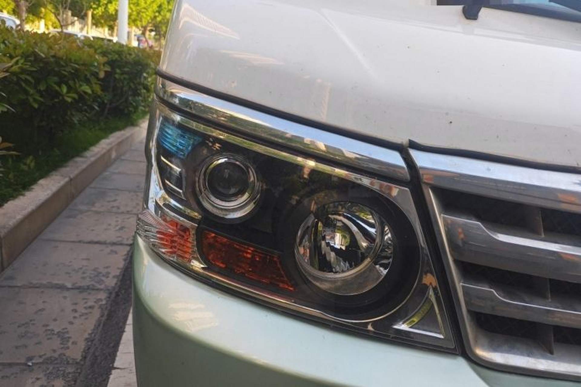 Used Jinbei Hiace 2018 2.0L Fifth-Generation Express Deluxe Extended High-Roof 6-Seater V19S Right Front Headlight