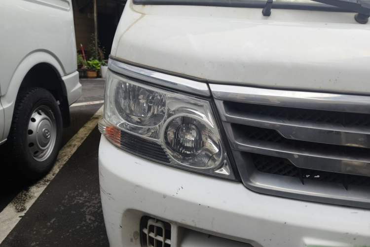 Used Jinbei Hiace 2018 2.0L Fifth-Generation Kuaiyun Standard Version Standard Roof 6 Seats V19S Right Front Headlight