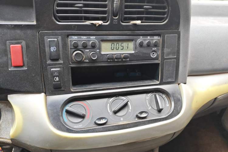 Used Jinbei Hiace 2018 2.0L Fifth-Generation Kuaiyun Luxury Standard Top 6-Seater V19S Audio And AC Panel