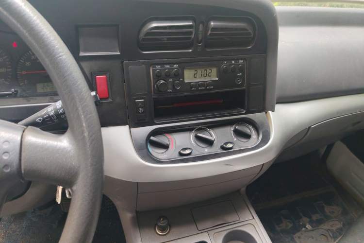 Used Jinbei Hiace 2018 2.0L Fifth-Generation Kuaiyun Standard Version Standard Roof 6 Seats V19S Audio And AC Panel