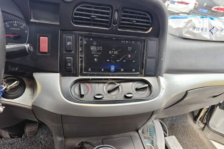 Used Jinbei Hiace 2018 2.0L Fifth-Generation Kuaiyun Luxury Standard Top 6-Seater V19S Audio And AC Panel
