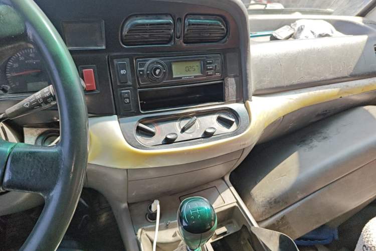 Used Jinbei Hiace 2018 2.0L Fifth-Generation Kuaiyun Standard Version Standard Roof 6 Seats V19S Audio And AC Panel