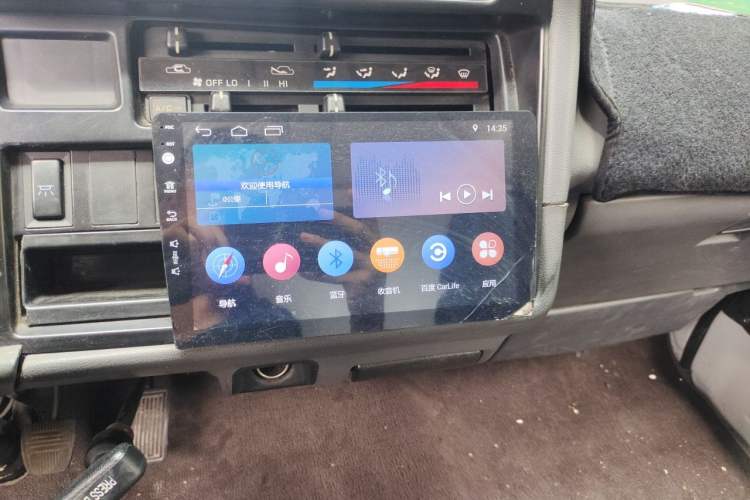 Used Jinbei Hiace 2018 2.0L Fifth-Generation Box Truck Standard Roof 2 Seats 4G19 Audio And AC Panel