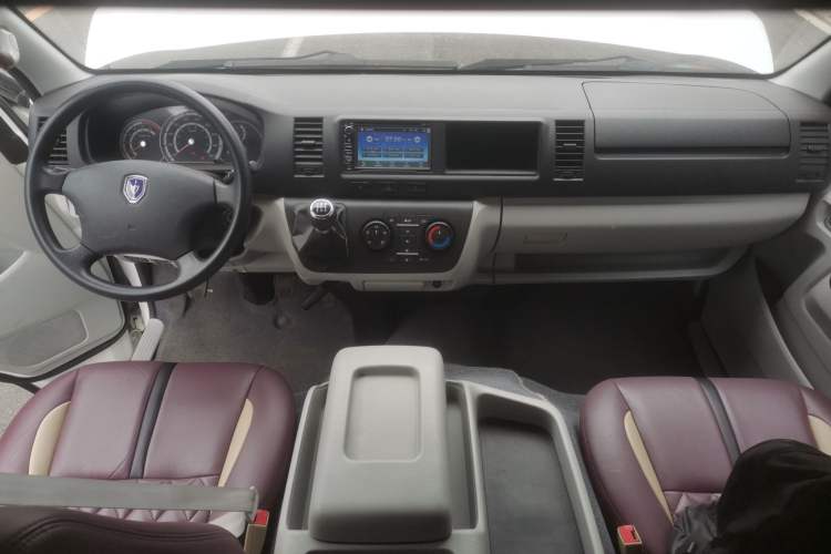 Used Jinbei Hiace 2018 2.4L Dashishi L Manual 14-Seater Luxury Version 4RB2 Center Console