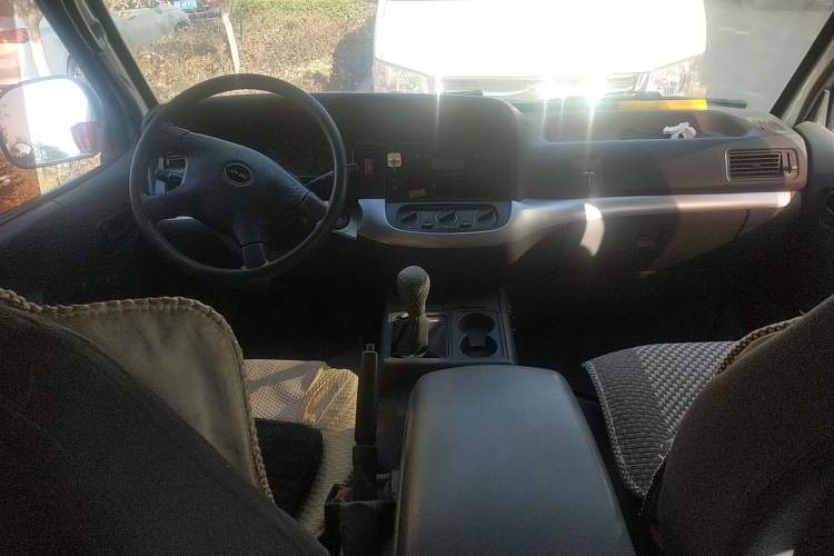 Used Jinbei Hiace 2018 2.0L Fifth-Generation Kuaiyun Standard Version Standard Roof 6 Seats V19S Center Console