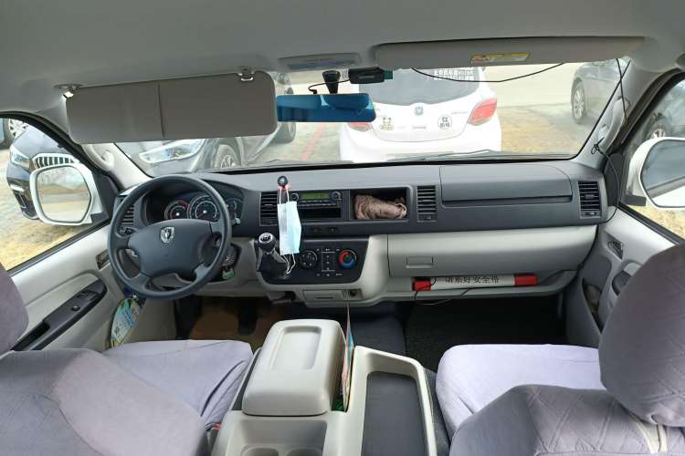 Used Jinbei Hiace 2018 2.4L Da Hai Shi W Manual 11-Seater Luxury Version 4RB2 Center Console
