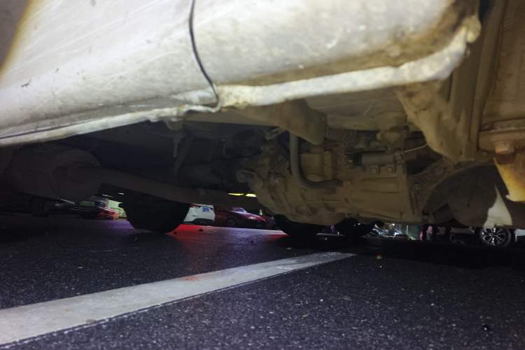 Used Jinbei Hiace 2018 2.0L Fifth-Generation Box Truck Standard Roof 2 Seats 4G21C Chassis Front Right