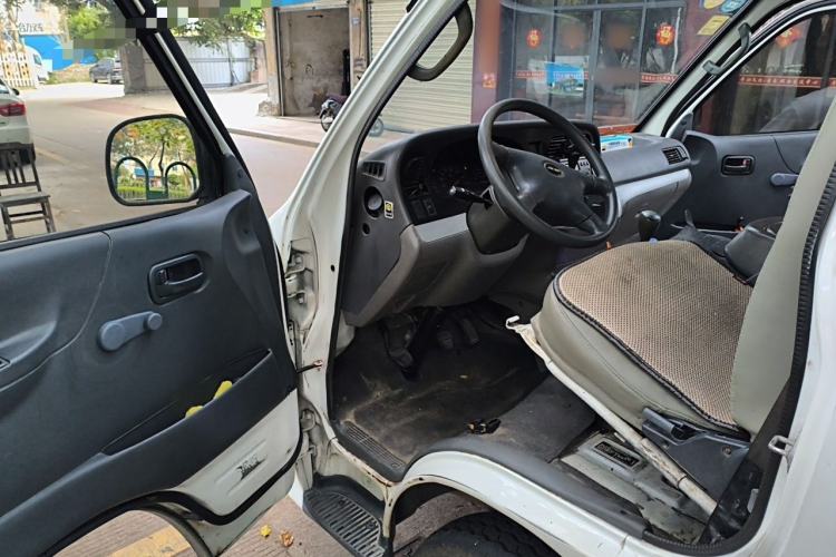 Used Jinbei Hiace 2018 2.0L Fifth-Generation Box Truck Standard Roof 2 Seats 4G21C Driver Seat