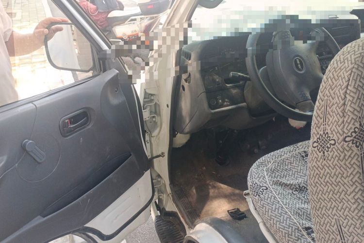 Used Jinbei Hiace 2018 2.0L Fifth-Generation Box Truck Standard Roof 2 Seats 4G19 Driver Seat
