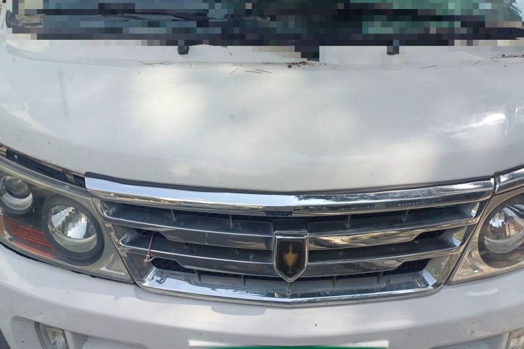 Used Jinbei Hiace 2018 2.0L Fifth-Generation Box Truck Standard Roof 2 Seats 4G19 Engine Bay