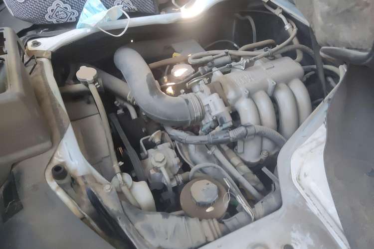 Used Jinbei Hiace 2018 2.0L Fifth-Generation Kuaiyunwang Deluxe Standard Top 10-Seater 4G21C Engine Bay