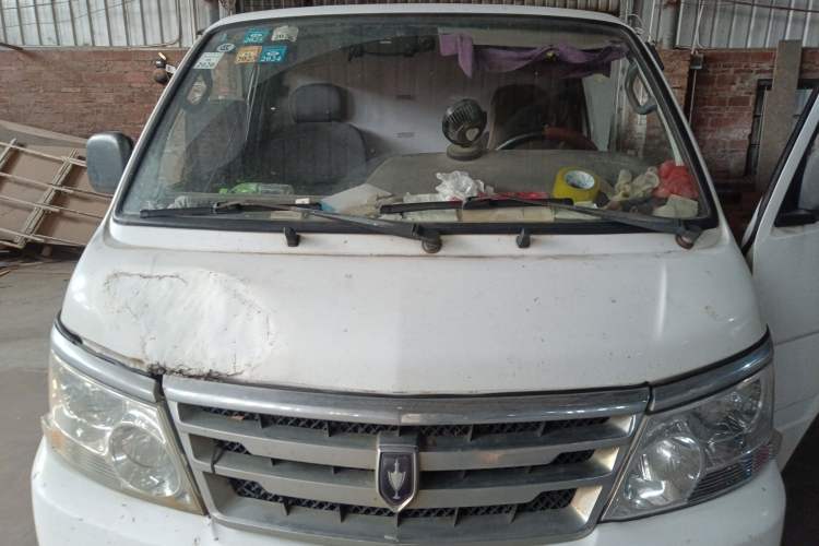 Used Jinbei Hiace 2018 2.0L Fifth-Generation Box Truck Standard Roof 2 Seats 4G19 Engine Bay