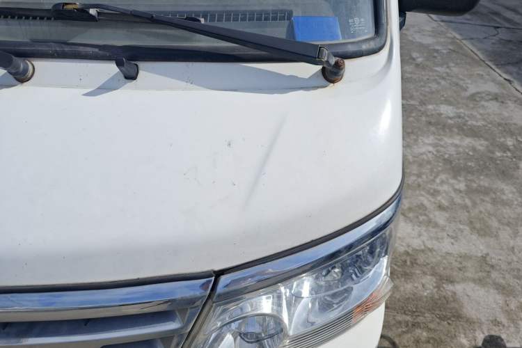 Used Jinbei Hiace 2018 2.0L Fifth-Generation Box Truck Standard Roof 2 Seats 4G21C Engine Bay Left