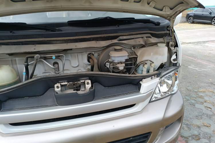 Used Jinbei Hiace 2018 2.4L Da Hai Shi W Manual 11-Seater Luxury Version 4RB2 Engine Bay Left