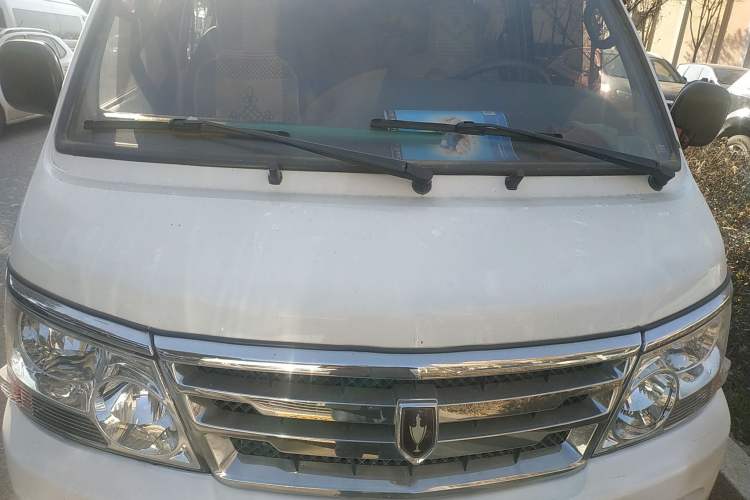 Used Jinbei Hiace 2018 2.0L Fifth-Generation Kuaiyun Standard Version Standard Roof 6 Seats V19S Engine Bay