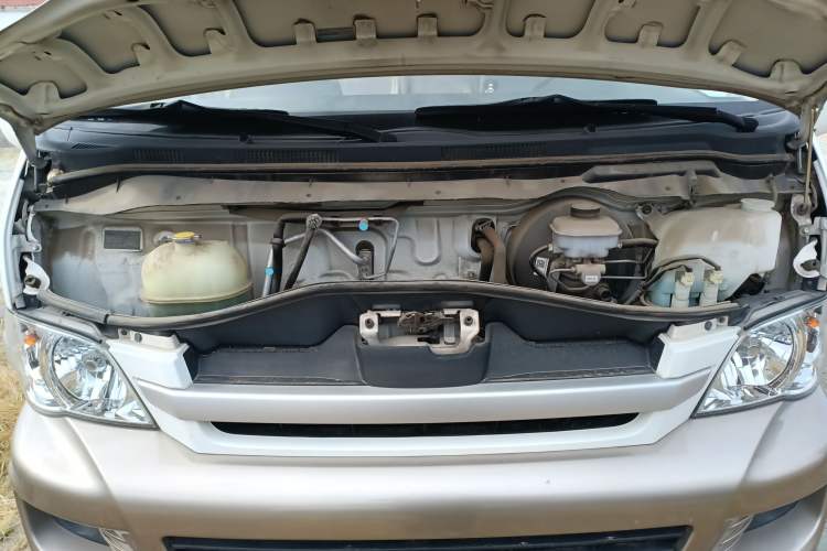 Used Jinbei Hiace 2018 2.4L Da Hai Shi W Manual 11-Seater Luxury Version 4RB2 Engine Bay