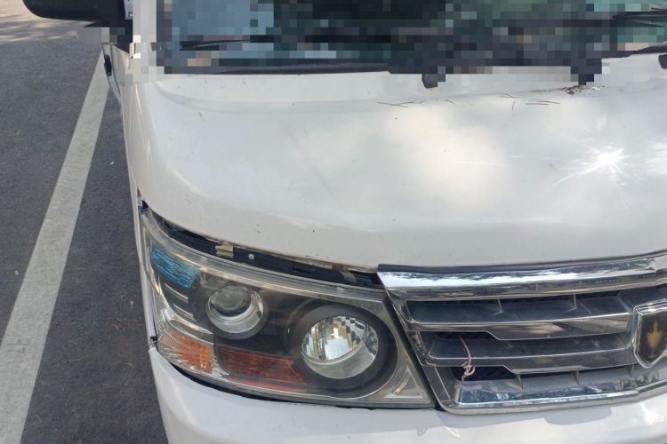 Used Jinbei Hiace 2018 2.0L Fifth-Generation Box Truck Standard Roof 2 Seats 4G19 Engine Bay Right