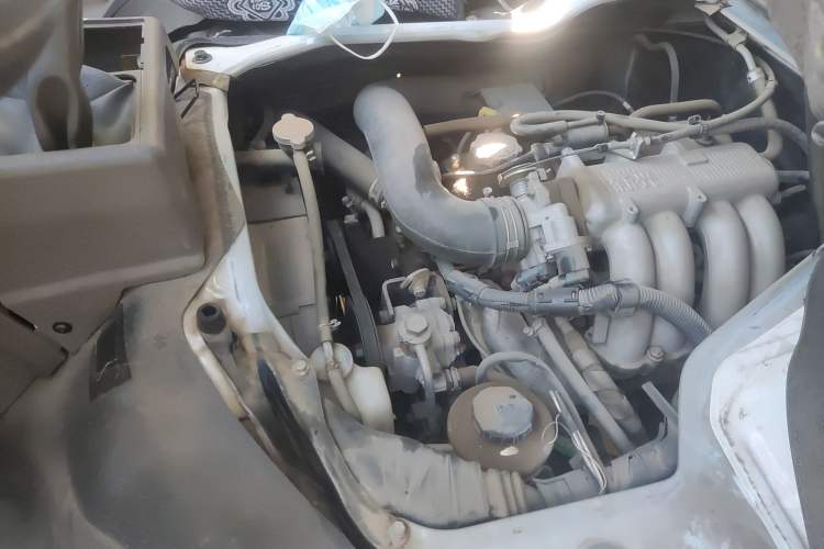 Used Jinbei Hiace 2018 2.0L Fifth-Generation Kuaiyunwang Deluxe Standard Top 10-Seater 4G21C Engine Bay Right