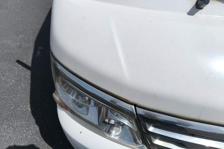 Used Jinbei Hiace 2018 2.0L Fifth-Generation Kuaiyun Luxury Standard Top 6-Seater V19S Engine Bay Right