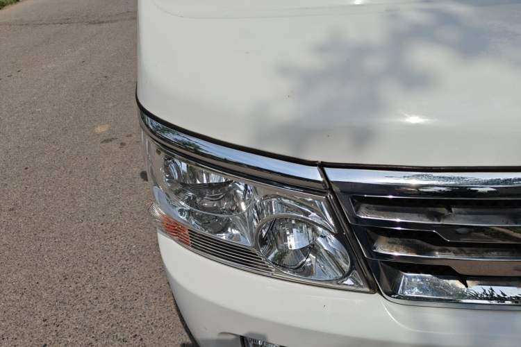 Used Jinbei Hiace 2018 2.0L Fifth-Generation Kuaiyunwang Luxury Standard Top 10-Seater 4G19 Engine Bay Right