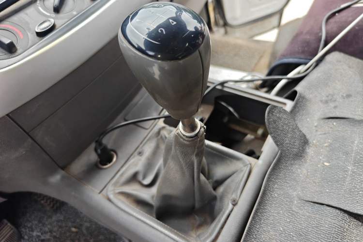 Used Jinbei Hiace 2018 2.0L Fifth-Generation Kuaiyun Luxury Standard Top 6-Seater V19S Gear Lever